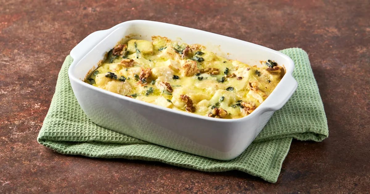 Ovenschotel met bloemkool, knolselderij, blauwe kaas en walnoten