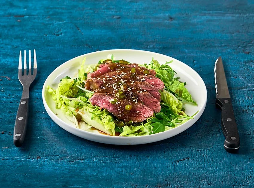 Tataki van entrecote op rucolasla