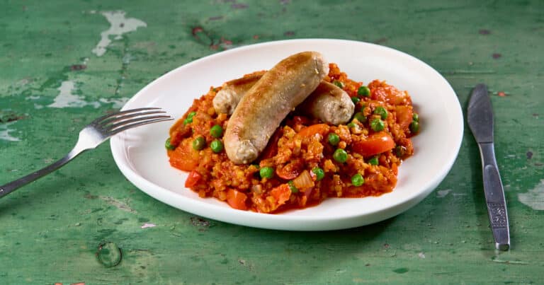 Varkensbraadworst met bloemkool-djuvec-rijst