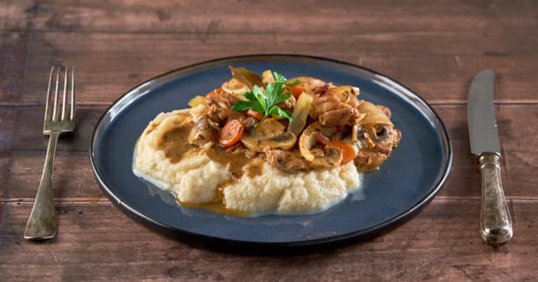 Coq au vin met bloemkoolpuree